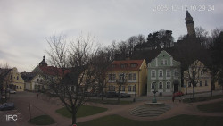 Náměstí, Hrad a Trůba