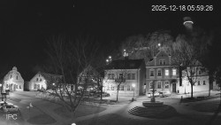 Náměstí, Hrad a Trůba