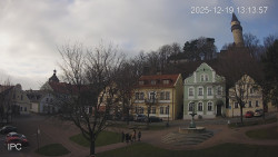 Náměstí, Hrad a Trůba