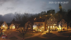 Náměstí, Hrad a Trůba