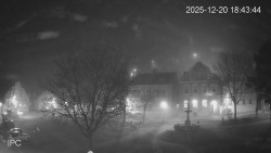 Náměstí, Hrad a Trůba