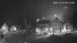 Náměstí, Hrad a Trůba