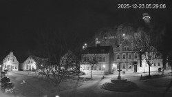 Náměstí, Hrad a Trůba