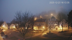 Náměstí, Hrad a Trůba