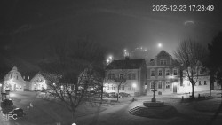 Náměstí, Hrad a Trůba