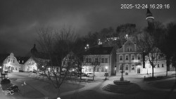 Náměstí, Hrad a Trůba