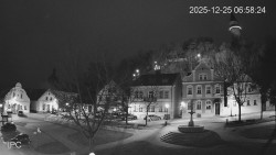 Náměstí, Hrad a Trůba