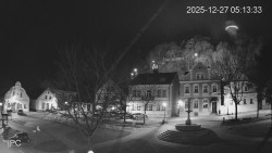 Náměstí, Hrad a Trůba