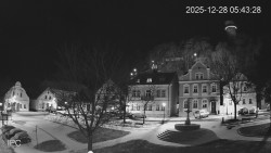 Náměstí, Hrad a Trůba