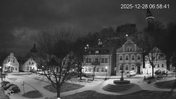 Náměstí, Hrad a Trůba