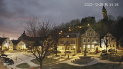 Náměstí, Hrad a Trůba