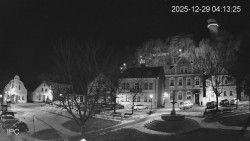 Náměstí, Hrad a Trůba