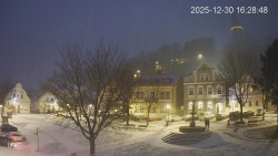 Náměstí, Hrad a Trůba