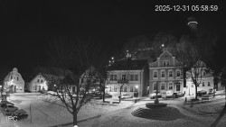 Náměstí, Hrad a Trůba