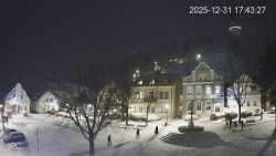 Náměstí, Hrad a Trůba