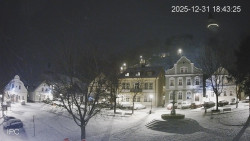 Náměstí, Hrad a Trůba