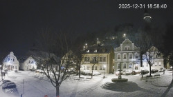 Náměstí, Hrad a Trůba