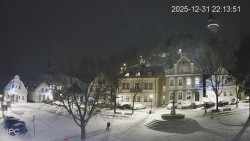 Náměstí, Hrad a Trůba