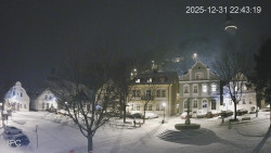 Náměstí, Hrad a Trůba