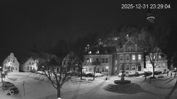 Náměstí, Hrad a Trůba