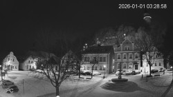 Náměstí, Hrad a Trůba