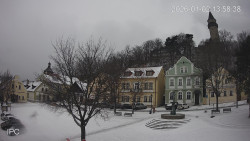 Náměstí, Hrad a Trůba