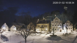 Náměstí, Hrad a Trůba