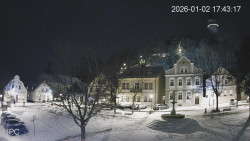 Náměstí, Hrad a Trůba