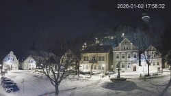 Náměstí, Hrad a Trůba