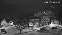 Náměstí, Hrad a Trůba