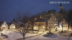 Náměstí, Hrad a Trůba