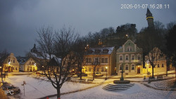 Náměstí, Hrad a Trůba