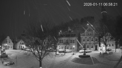 Náměstí, Hrad a Trůba