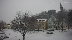 Náměstí, Hrad a Trůba