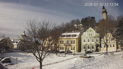 Náměstí, Hrad a Trůba