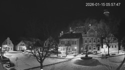 Náměstí, Hrad a Trůba