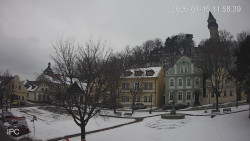 Náměstí, Hrad a Trůba