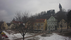 Náměstí, Hrad a Trůba