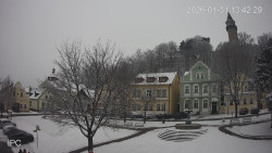 Náměstí, Hrad a Trůba