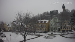 Náměstí, Hrad a Trůba