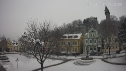 Náměstí, Hrad a Trůba