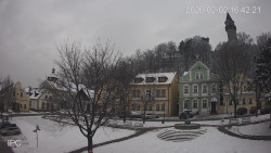 Náměstí, Hrad a Trůba