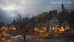 Náměstí, Hrad a Trůba