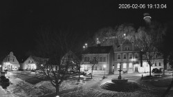 Náměstí, Hrad a Trůba