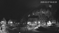 Náměstí, Hrad a Trůba