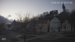 Náměstí, Hrad a Trůba