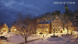 Náměstí, Hrad a Trůba