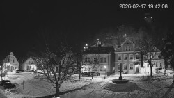 Náměstí, Hrad a Trůba