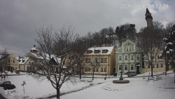 Náměstí, Hrad a Trůba