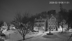 Náměstí, Hrad a Trůba